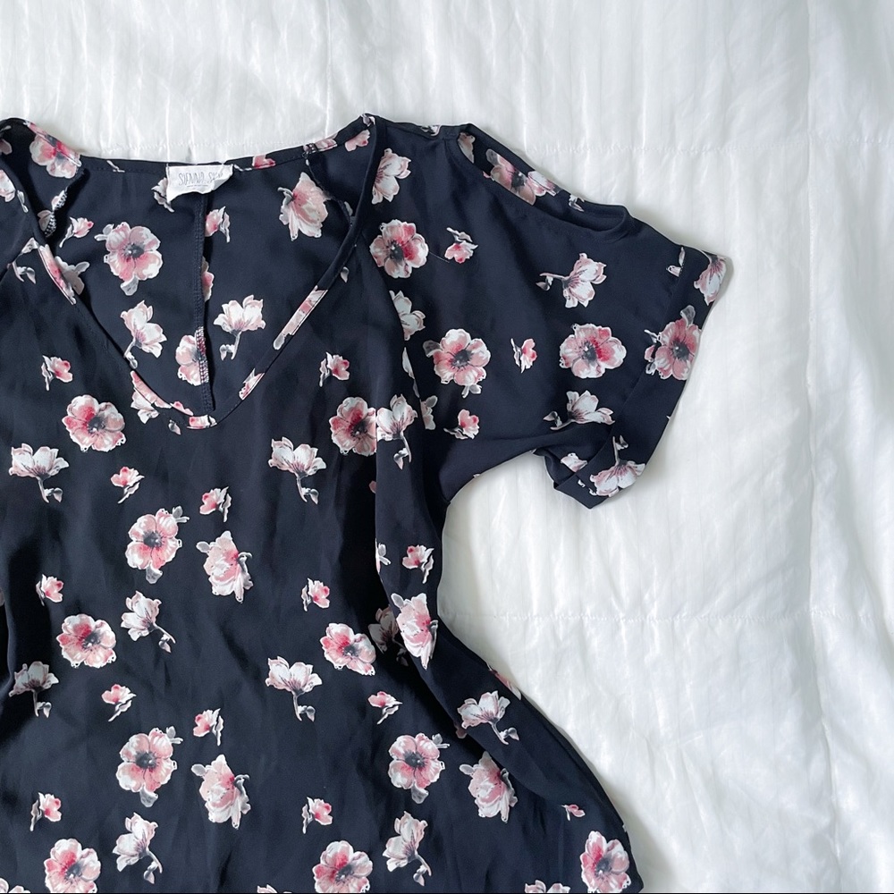 *4 for $20* Floral Blouse